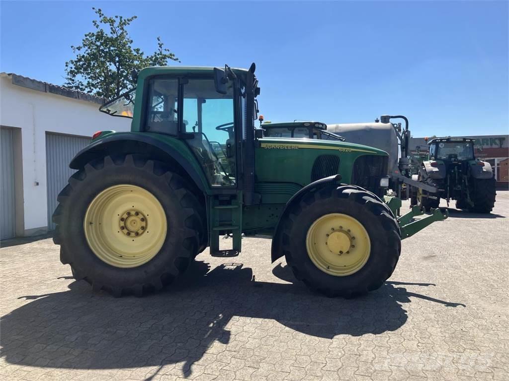 John Deere 6820 الجرارات