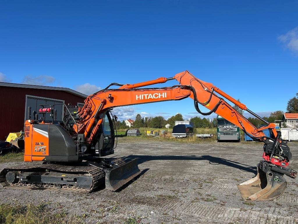 Hitachi ZX 135 US-7 حفارات زحافة