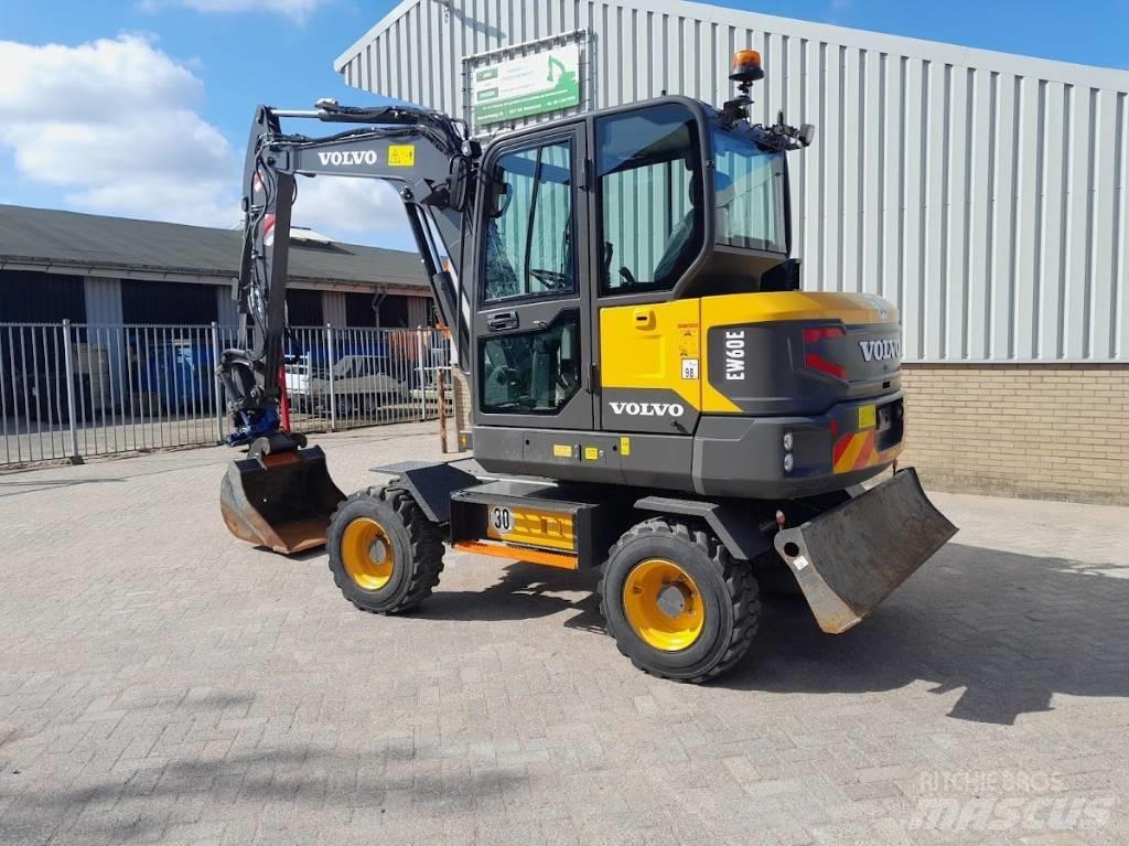 Volvo EW 60 E حفارات بعجل