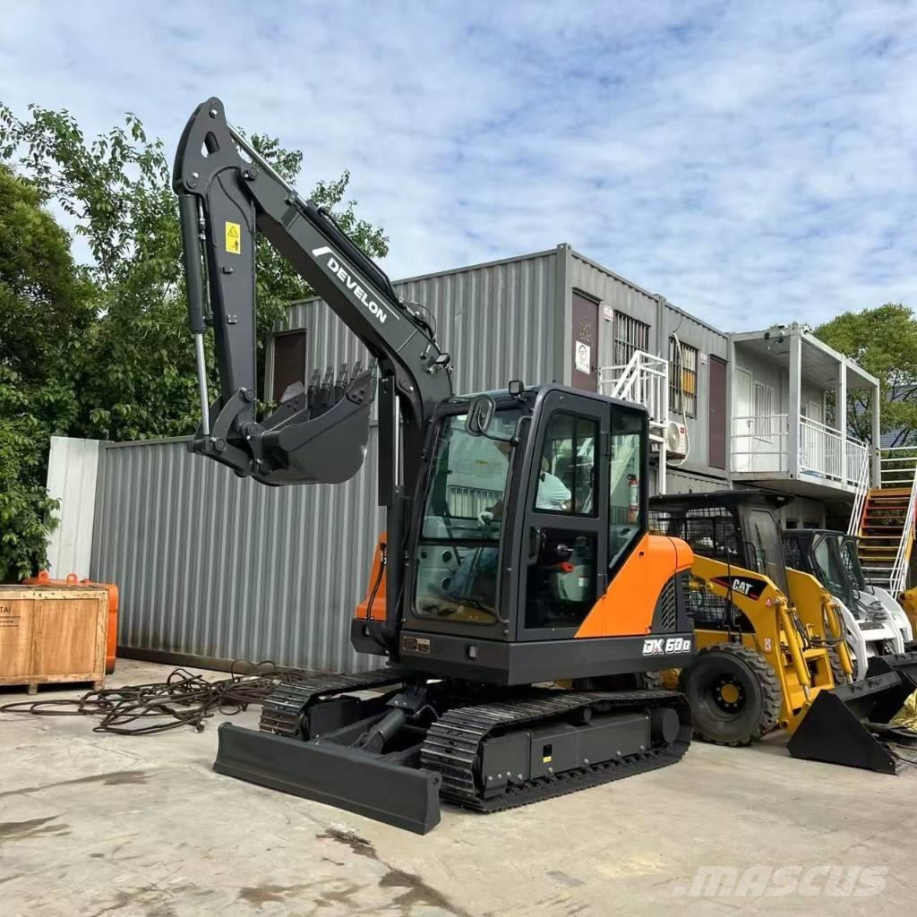 Develon DX 60 D حفارات زحافة