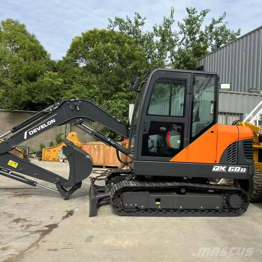 Develon DX 60 D حفارات زحافة