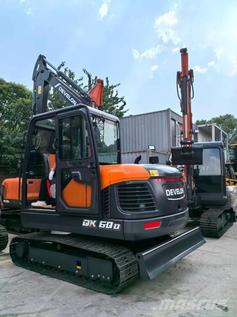 Develon DX 60 D حفارات زحافة