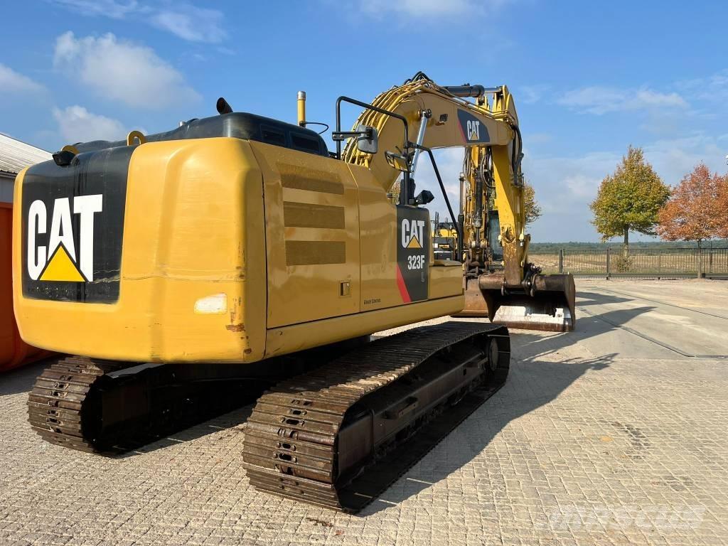 CAT 323 F L حفارات زحافة