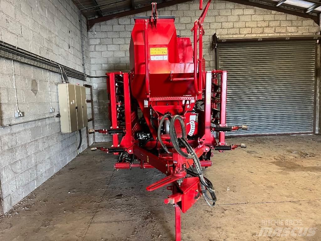 Horsch Pronto 4 DC مثاقيب مدمجة