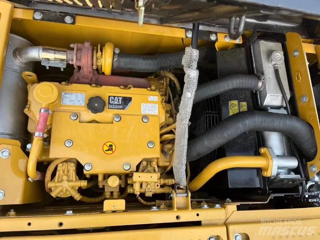 CAT 313 D حفارات زحافة