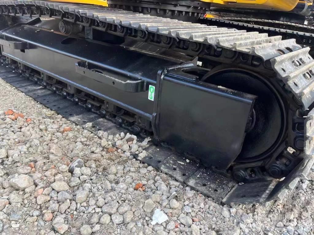 CAT 313 D حفارات زحافة