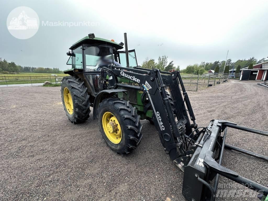 John Deere 2140 الجرارات
