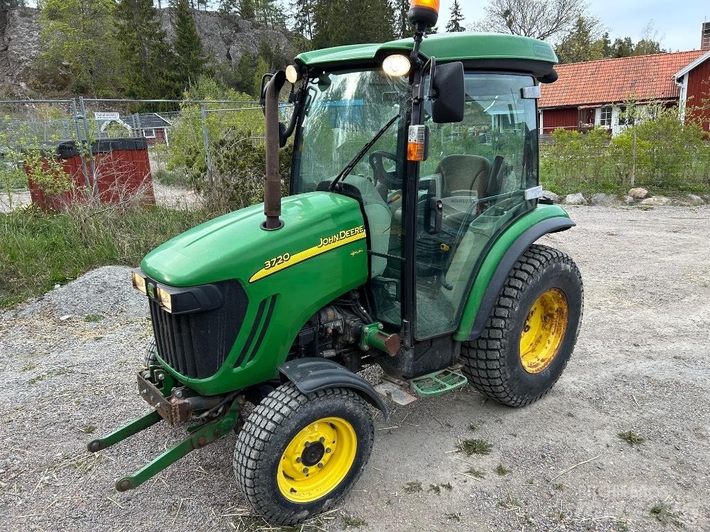 John Deere 3720 الجرارات