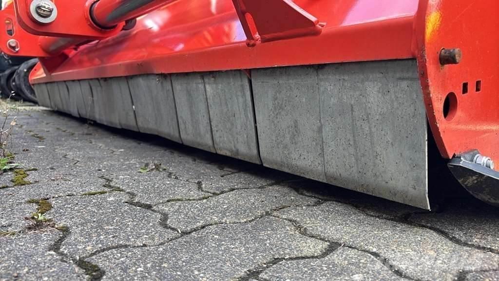 Kuhn BRP 280 جزازات