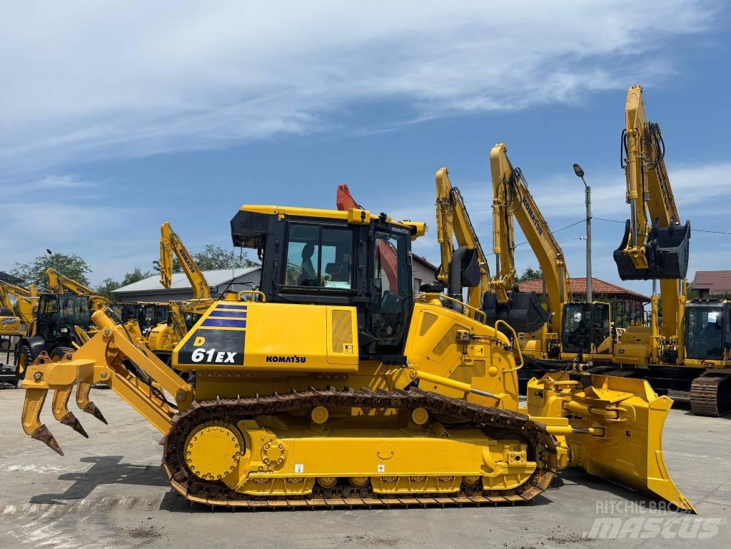 Komatsu D61EX-24E0 بلدوزرات مجنزرة