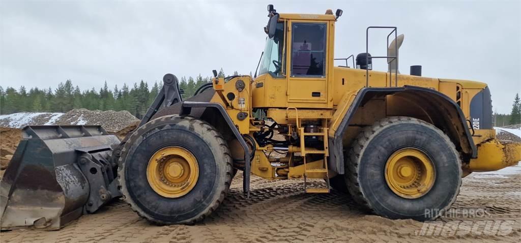Volvo L220E لوادر بعجل