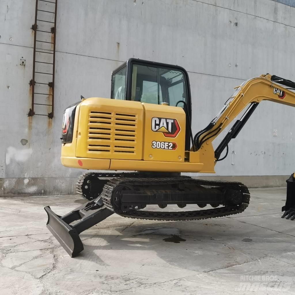 CAT 306E2 حفارات زحافة