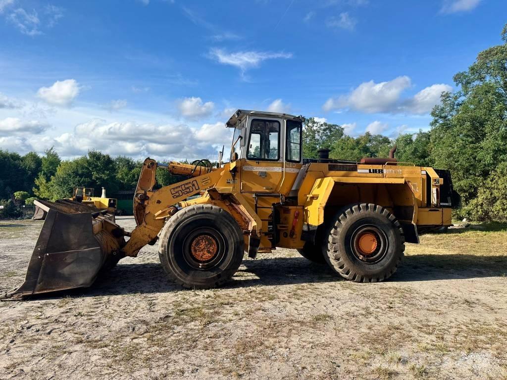 Liebherr L 551 لوادر بعجل