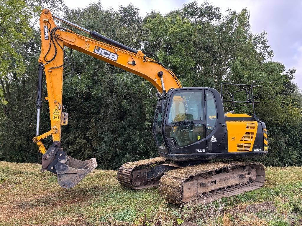 JCB JS 131 LC حفارات زحافة