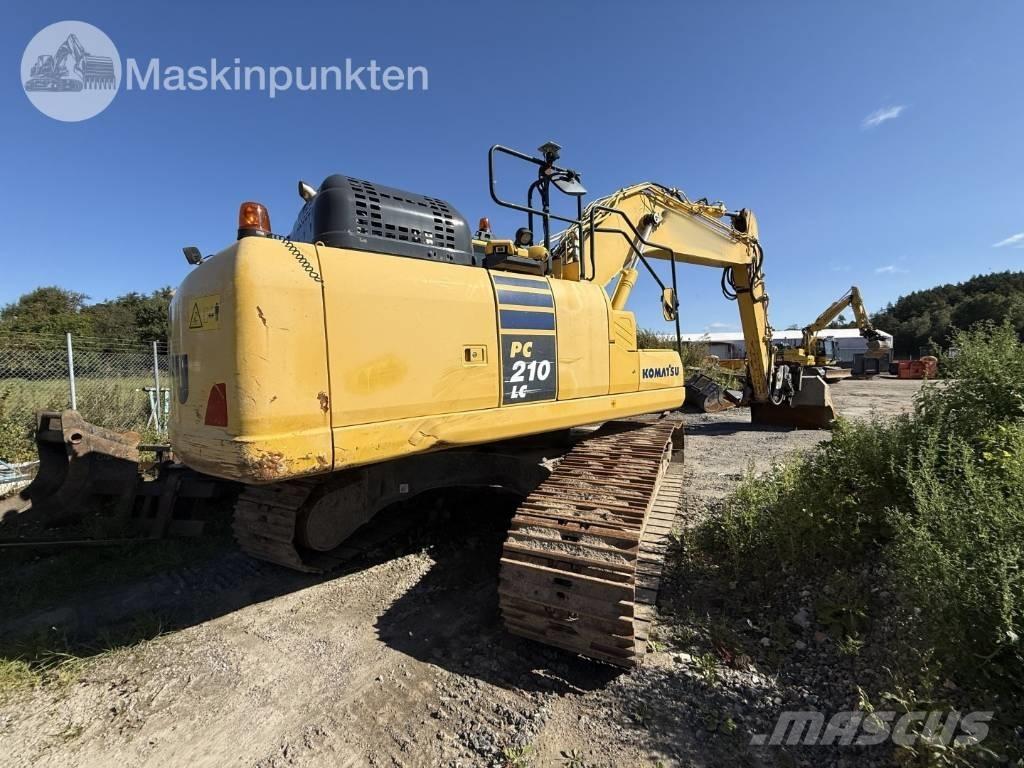 Komatsu PC 210 LC-11 حفارات زحافة