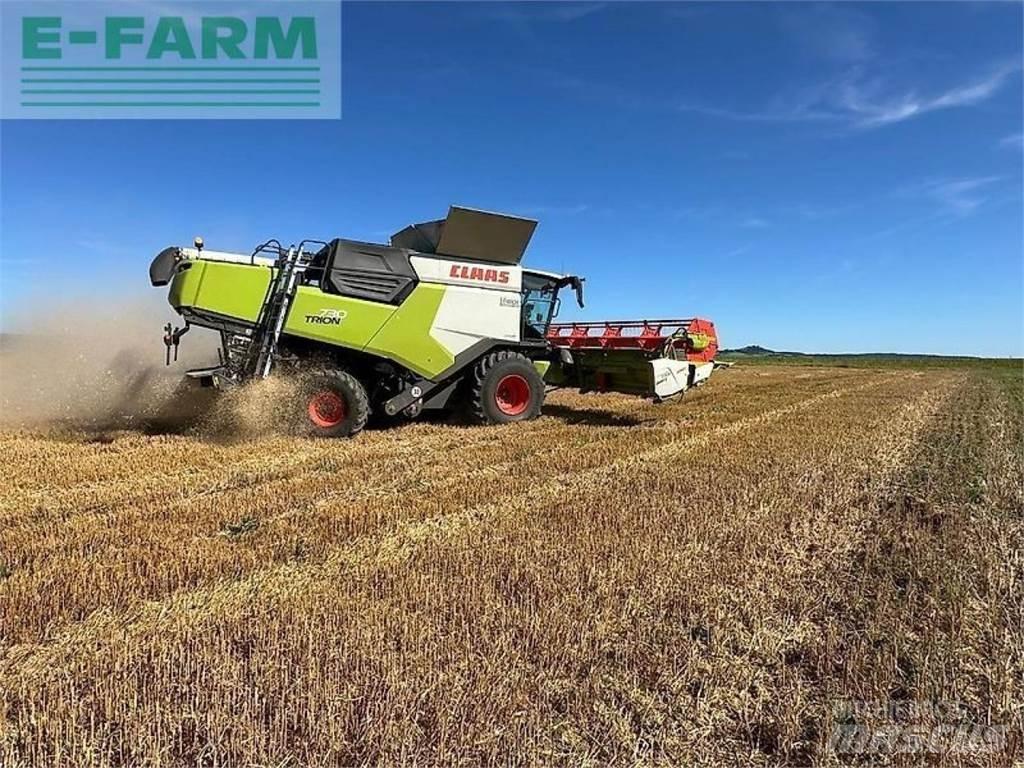 CLAAS trion 730 حصادات