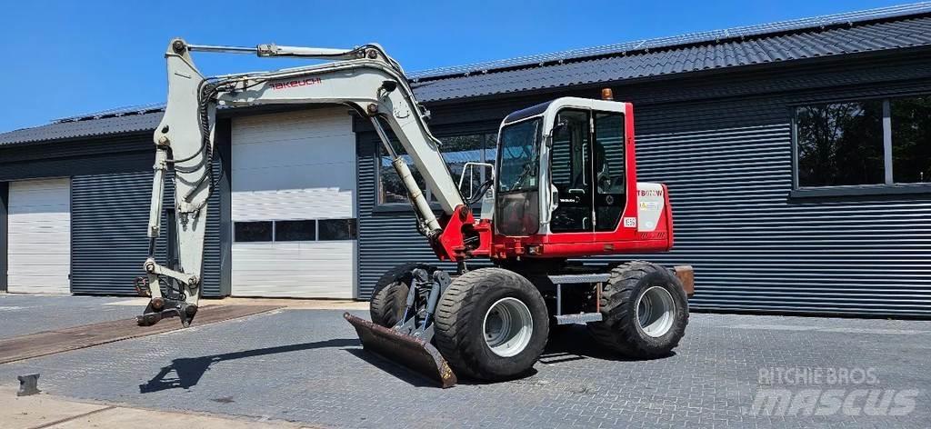 Takeuchi TB070 W حفارات وسط 7 طن - 12 طن