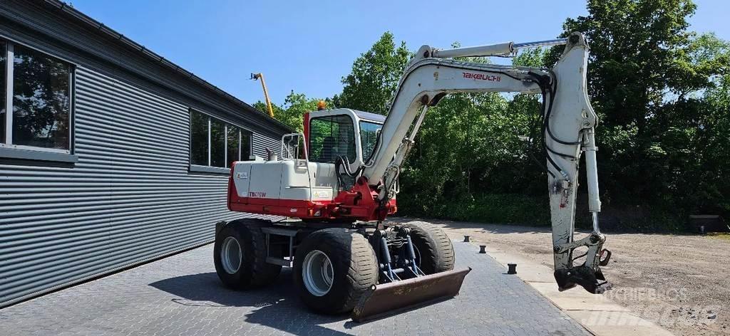 Takeuchi TB070 W حفارات وسط 7 طن - 12 طن