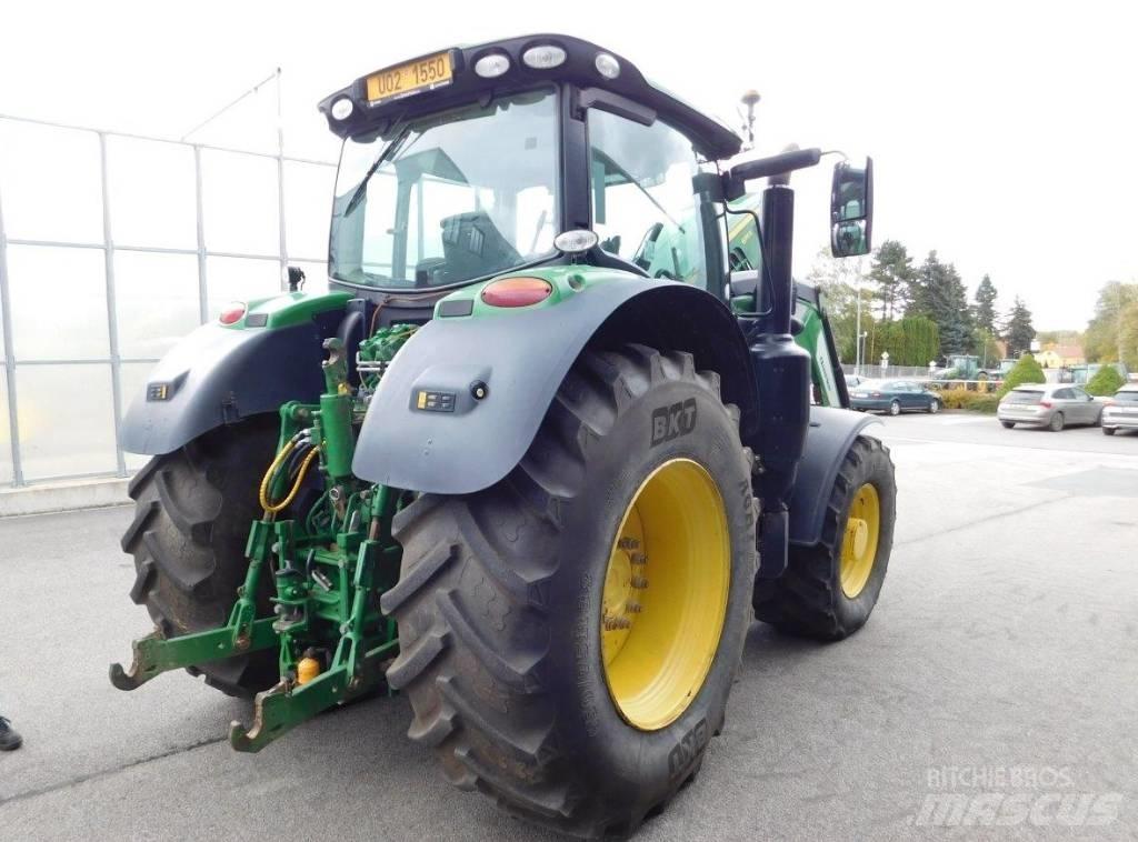 John Deere 6215 R الجرارات