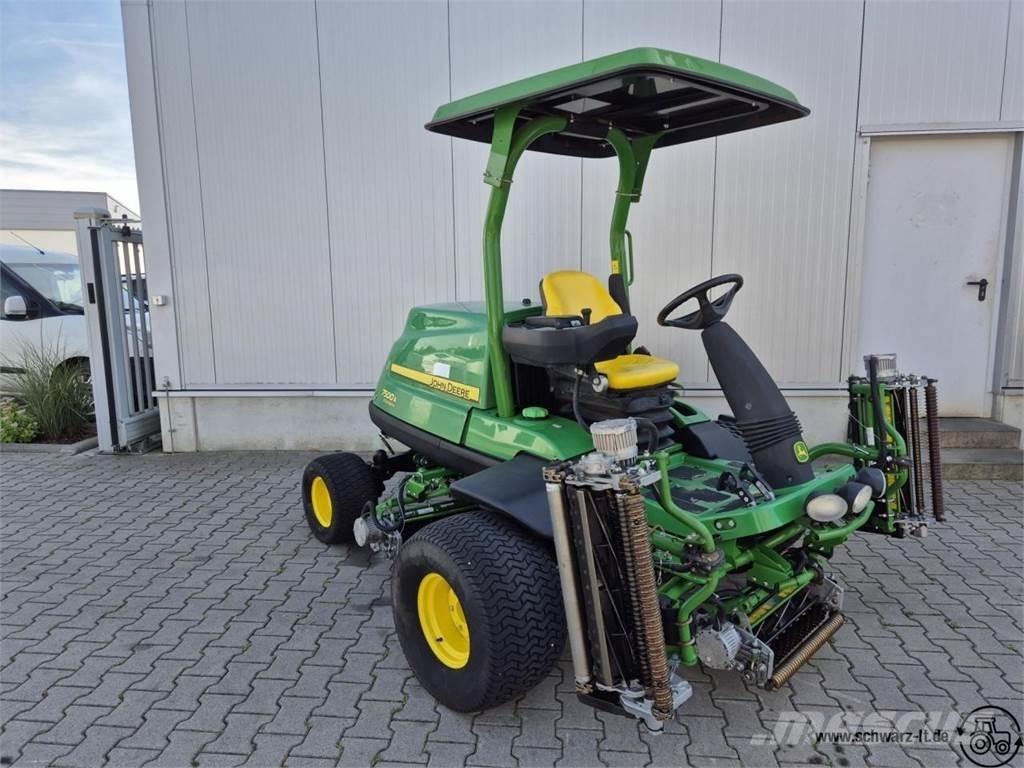 John Deere 7500A عربات الجولف