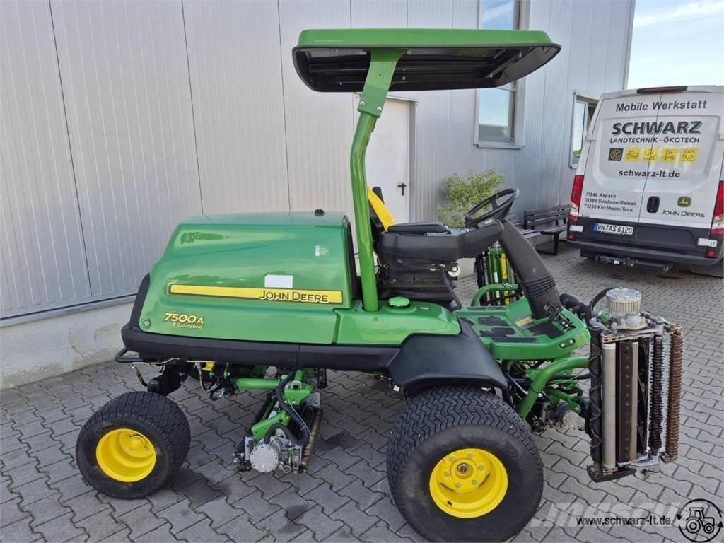 John Deere 7500A عربات الجولف