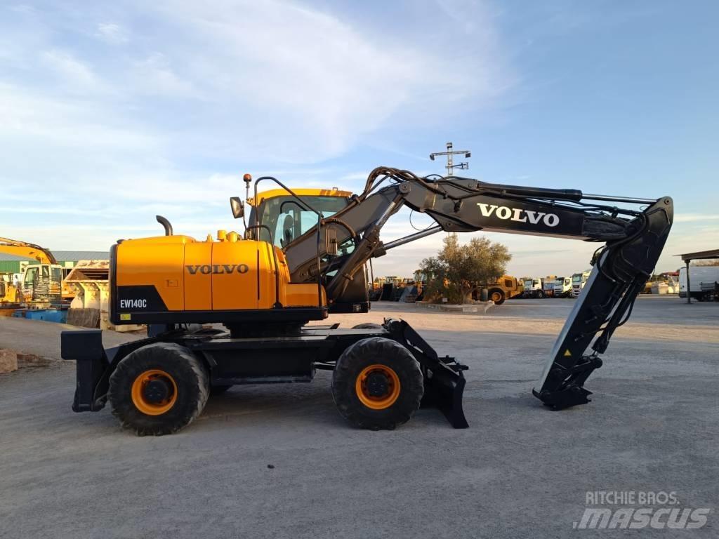 Volvo EW 140 C حفارات بعجل