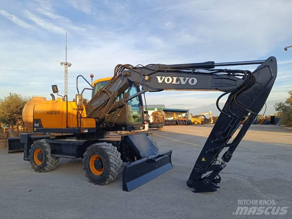 Volvo EW 140 C حفارات بعجل