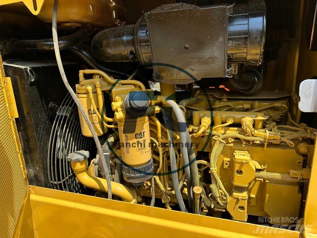 CAT D 5 K بلدوزرات مجنزرة