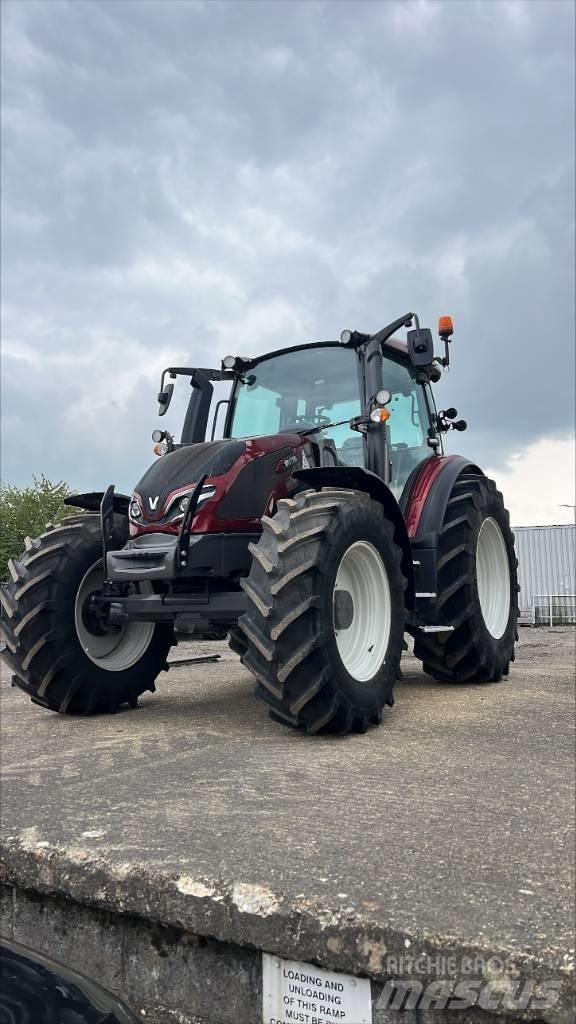 Valtra G 135 A الجرارات