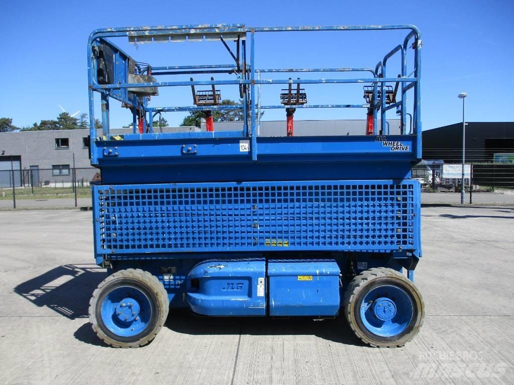 JLG M4069 (599) رافعات مقصية الشكل