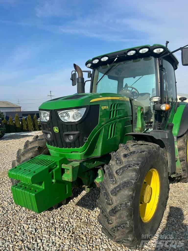John Deere 6125 R الجرارات
