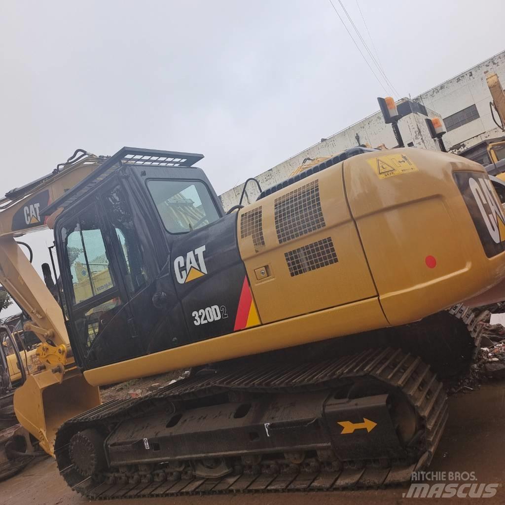 CAT 320 D حفارات زحافة