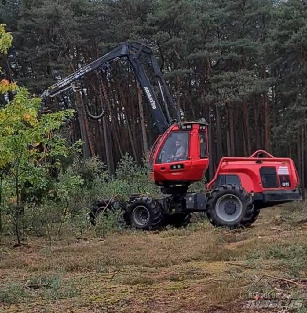 Komatsu 911.6 حصادات