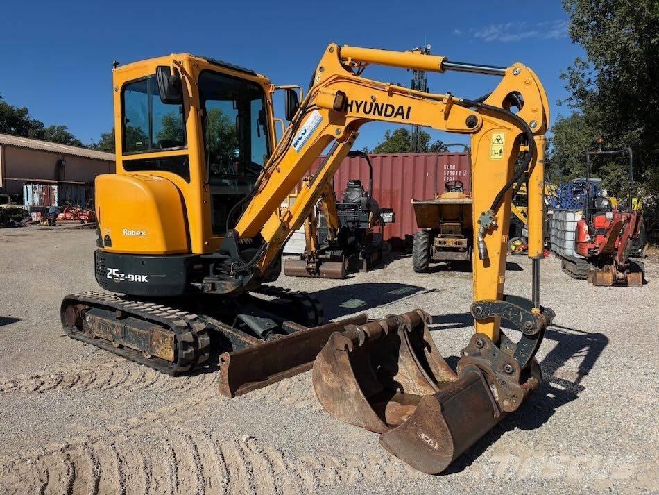 Hyundai R25Z-9 AK حفارات صغيرة أقل من 7 طن (حفارات صغيرة)