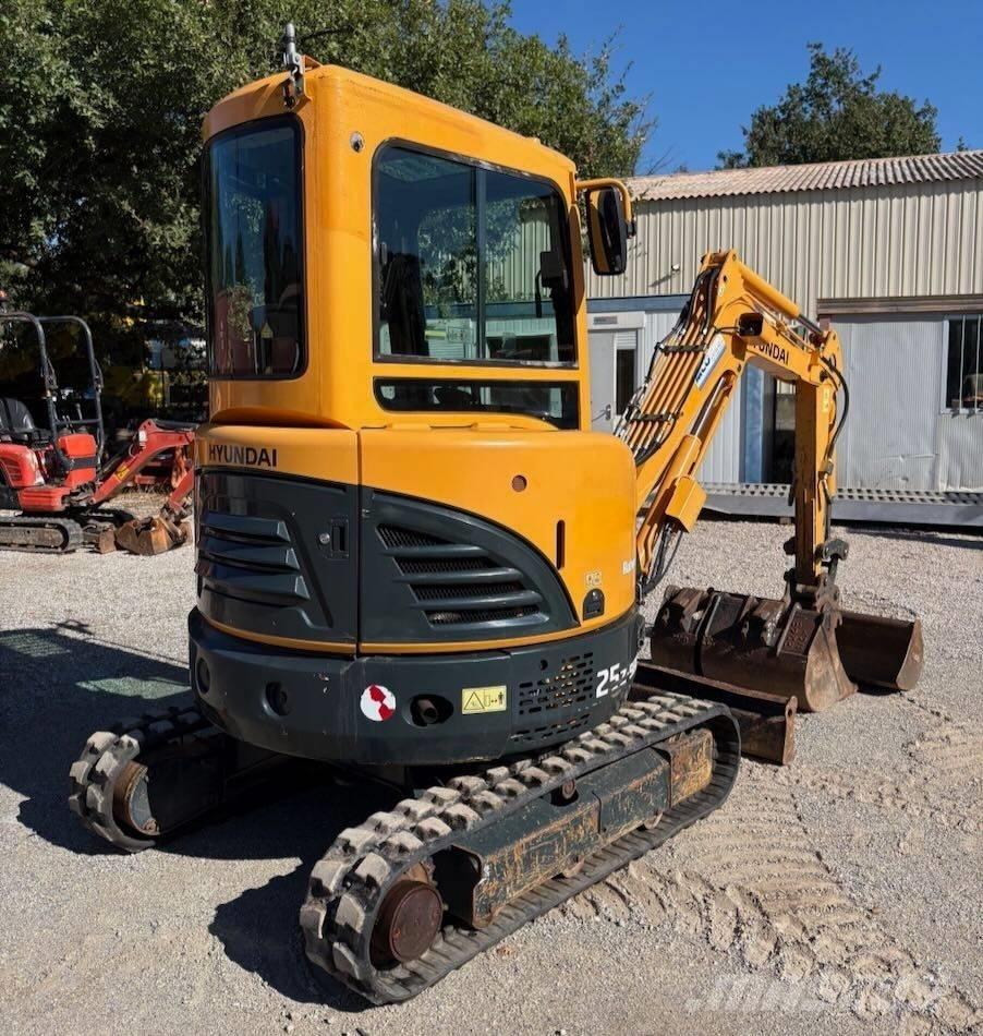 Hyundai R25Z-9 AK حفارات صغيرة أقل من 7 طن (حفارات صغيرة)