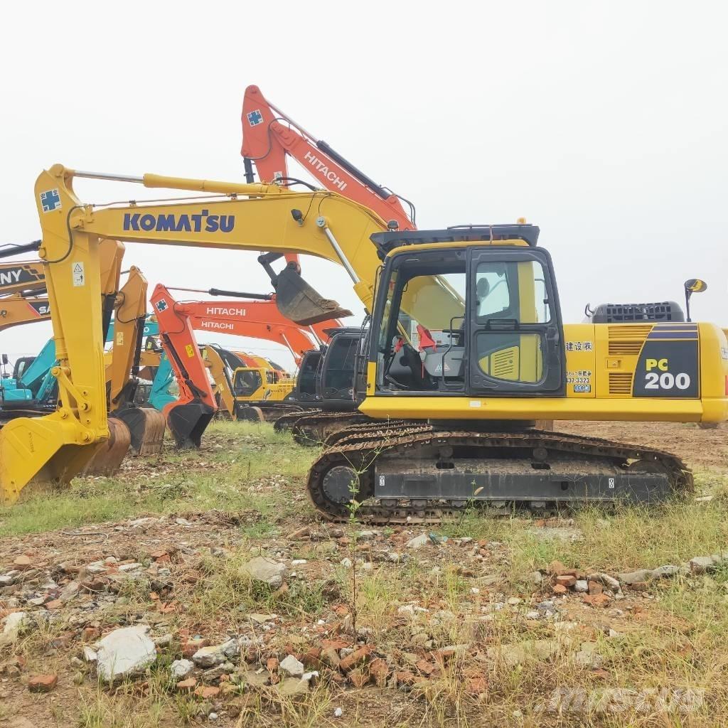 Komatsu PC200-8 حفارات زحافة