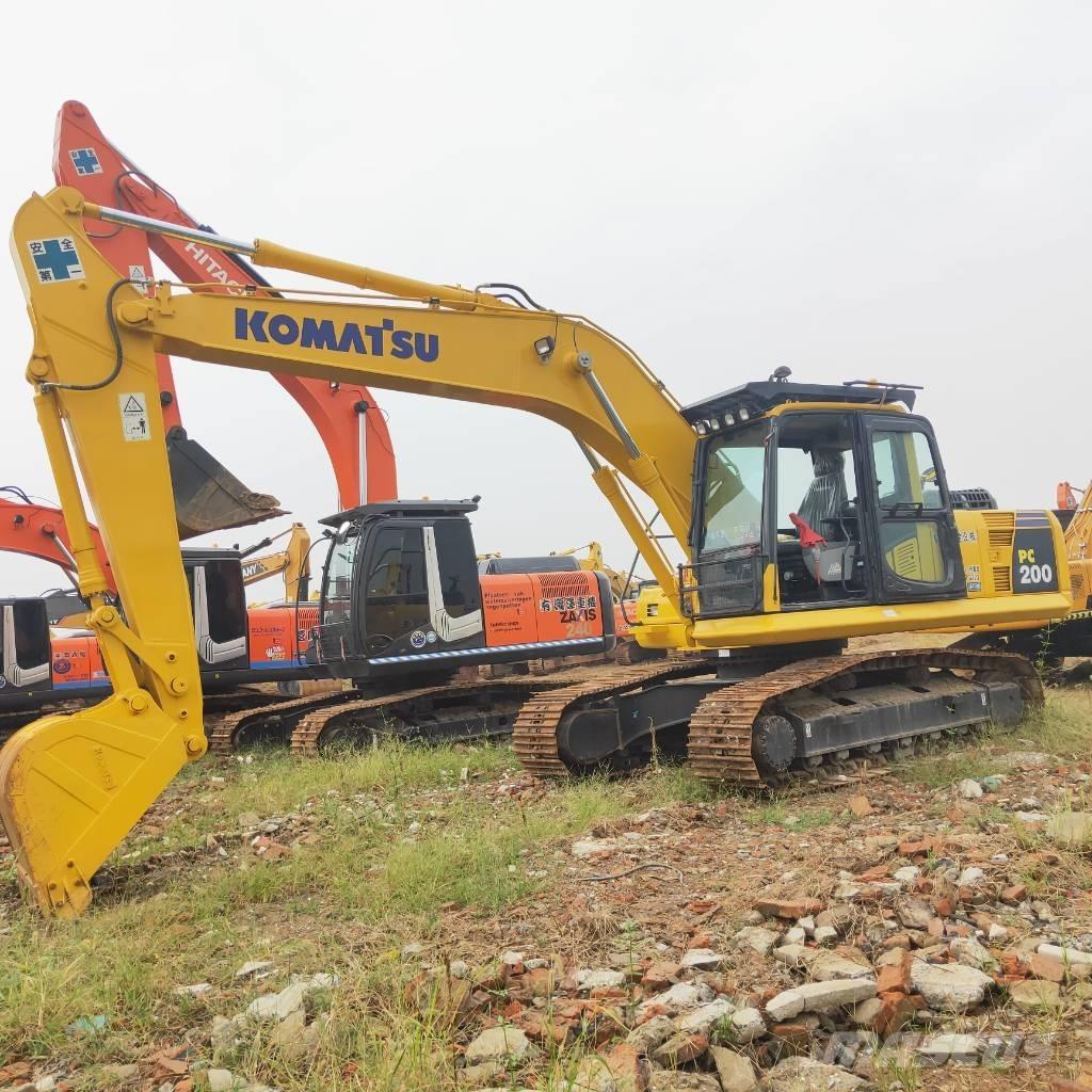 Komatsu PC200-8 حفارات زحافة