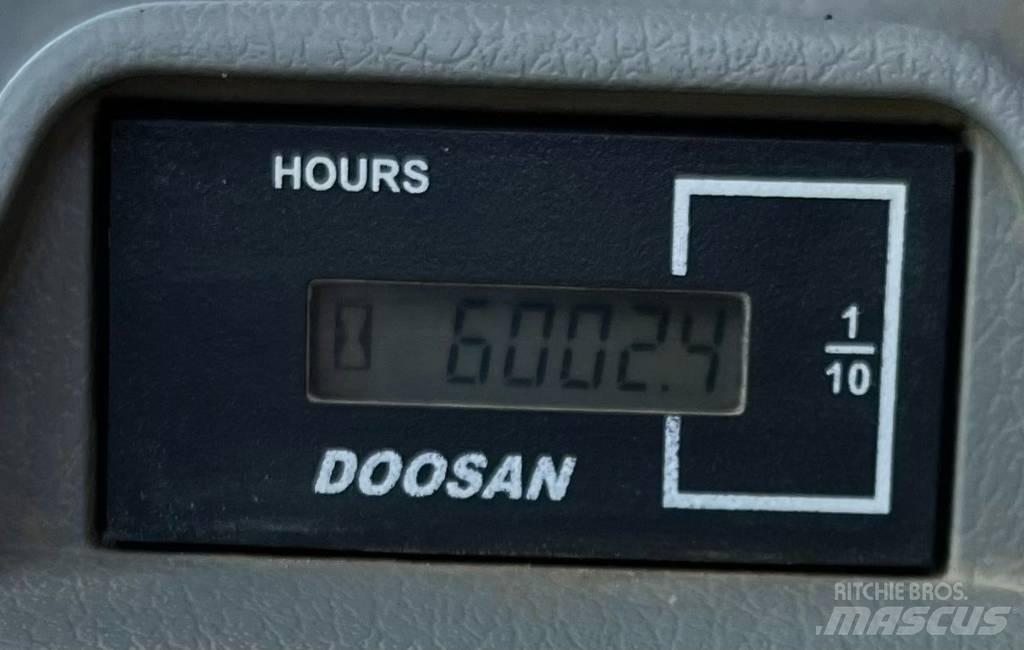 Doosan DX140LC-5 حفارات زحافة