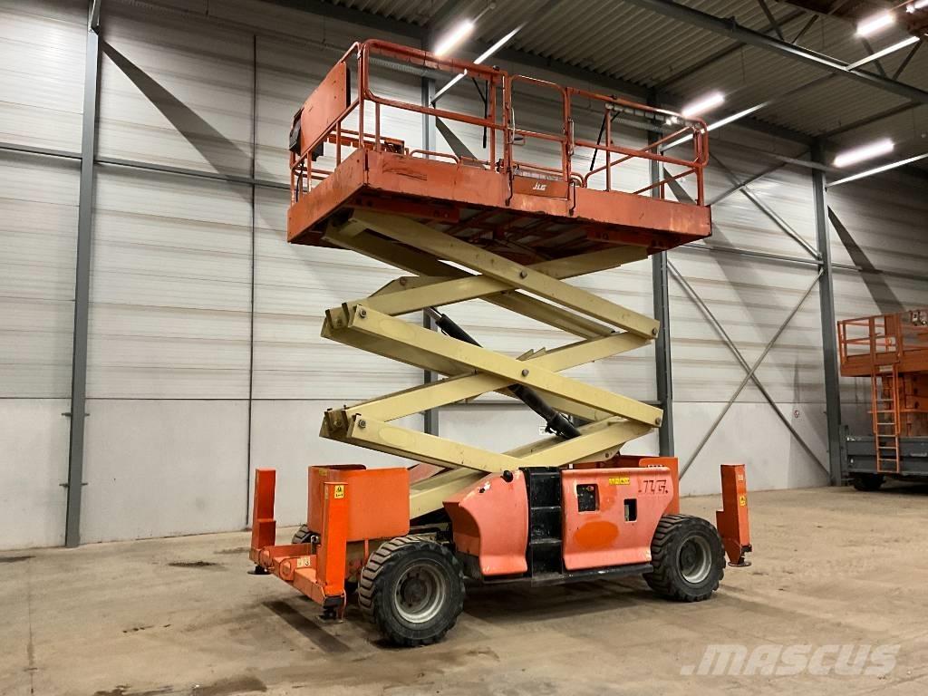 JLG 3394 RT رافعات مقصية الشكل