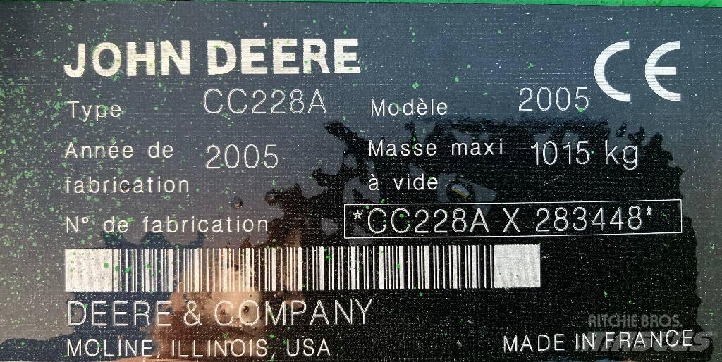 John Deere CC 228 A جزازات