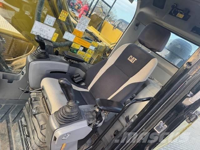 CAT 323 EL حفارات زحافة