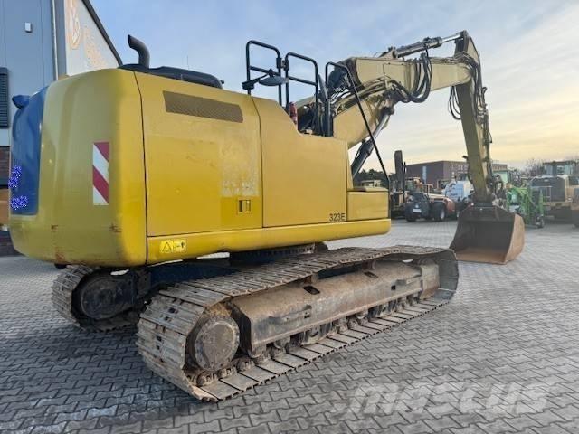 CAT 323 EL حفارات زحافة