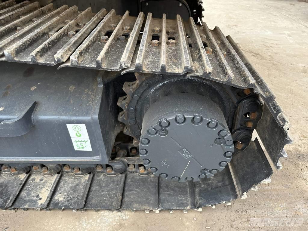 Komatsu PC200-8 حفارات زحافة