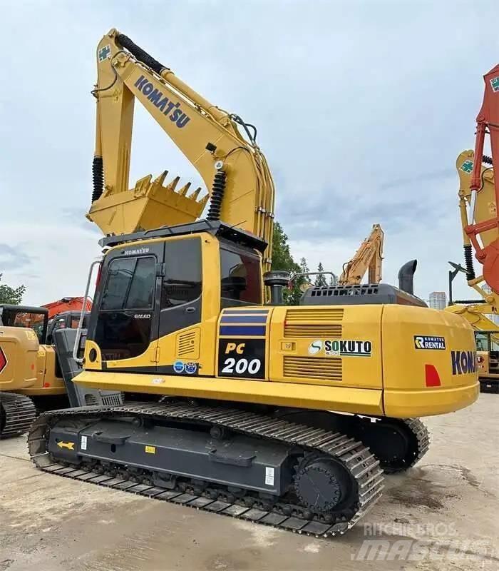 Komatsu PC200-8 حفارات زحافة