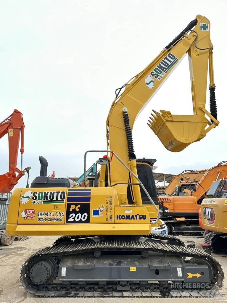 Komatsu PC200-8 حفارات زحافة
