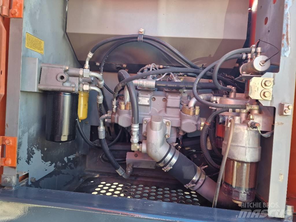 Hitachi ZX 210-3 حفارات زحافة