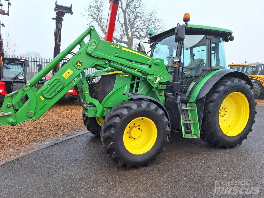 John Deere 6110 MC الجرارات