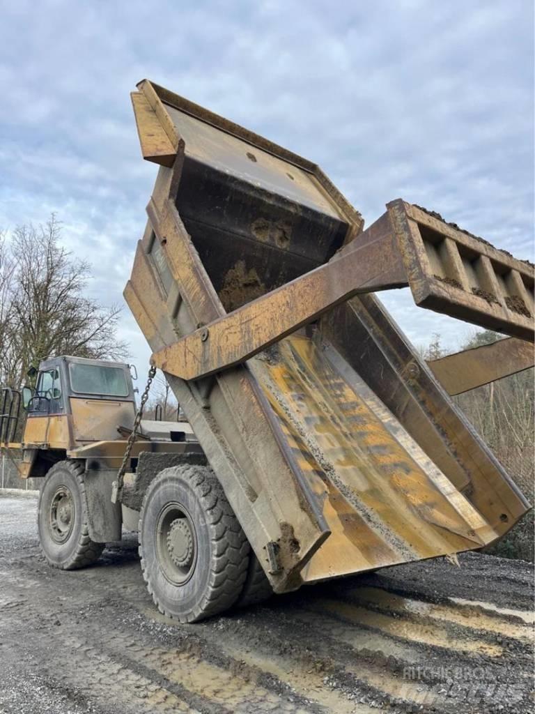 CAT 769 D شاحنات المخلفات الصلبة