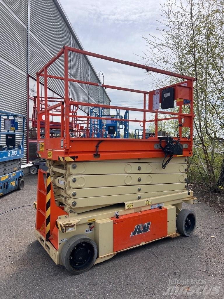 JLG 10 RS رافعات مقصية الشكل