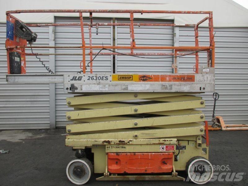 JLG 2630 ES رافعات مقصية الشكل